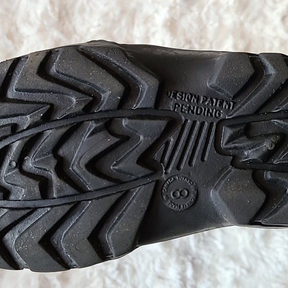 Mossy oak winter boots for kids, size 8 - Picture 5 of 6